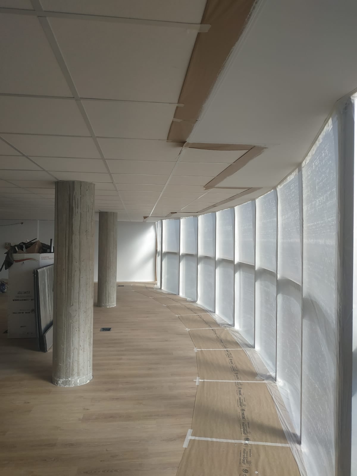 reforma-integral-oficina-maicrosoft-carpinteria-de-madera-iluminacion-3.jpg